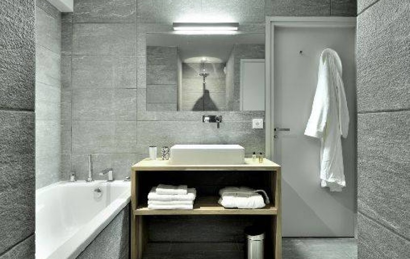 Location de vacances - Chalet à Saint-Martin-de-Belleville - Salle de bains de la chambre master.