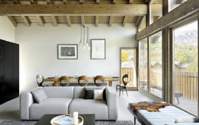 Location de vacances - Chalet à Saint-Martin-de-Belleville - Vue du salon double hauteur coin repas.