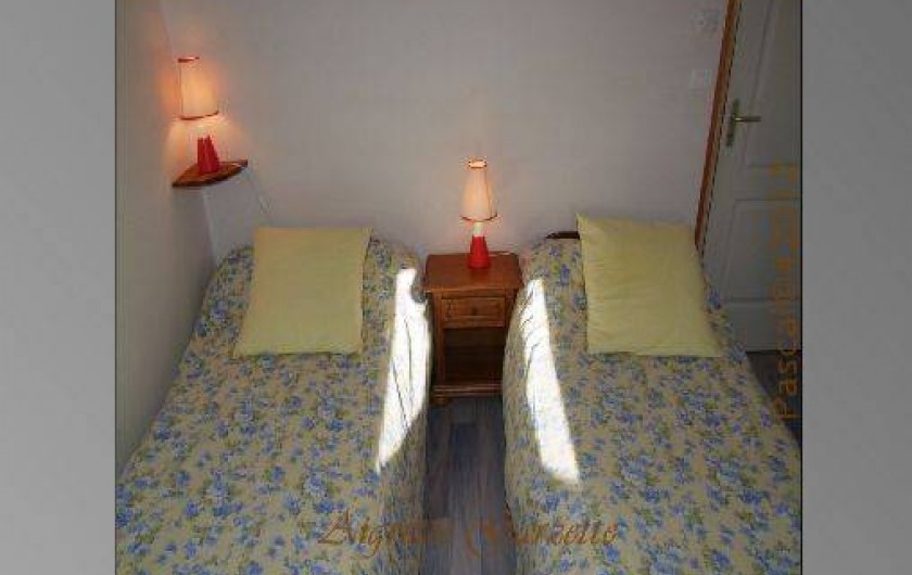 Location de vacances - Gîte à Pleudihen-sur-Rance - chambre 2 lits 0,80/200
ou lit 160/200