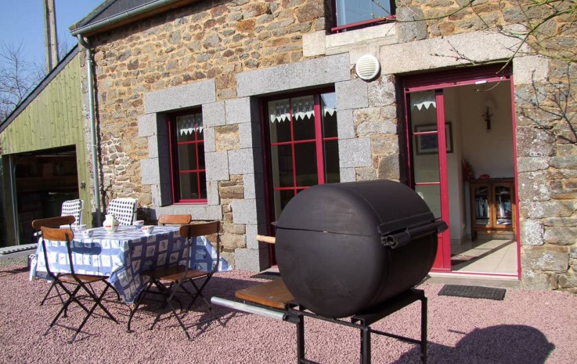 Location de vacances - Gîte à Pleudihen-sur-Rance - Barbecue
Salon de jardin