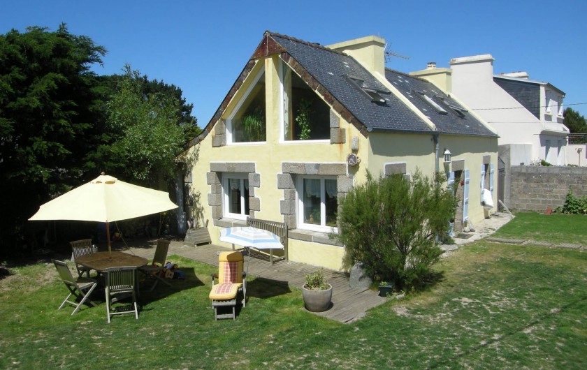 Location de vacances - Villa à Portsall - 90 m2 maison de pêcheur, 1600m2 de terrain  arboré, jeux enfants.