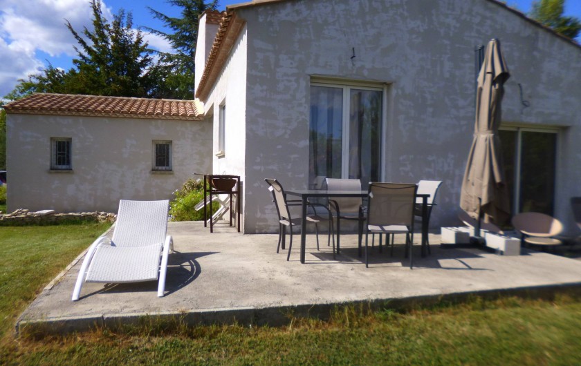 Location de vacances - Villa à Saint-Côme-et-Maruéjols - La terrasse plein sud....