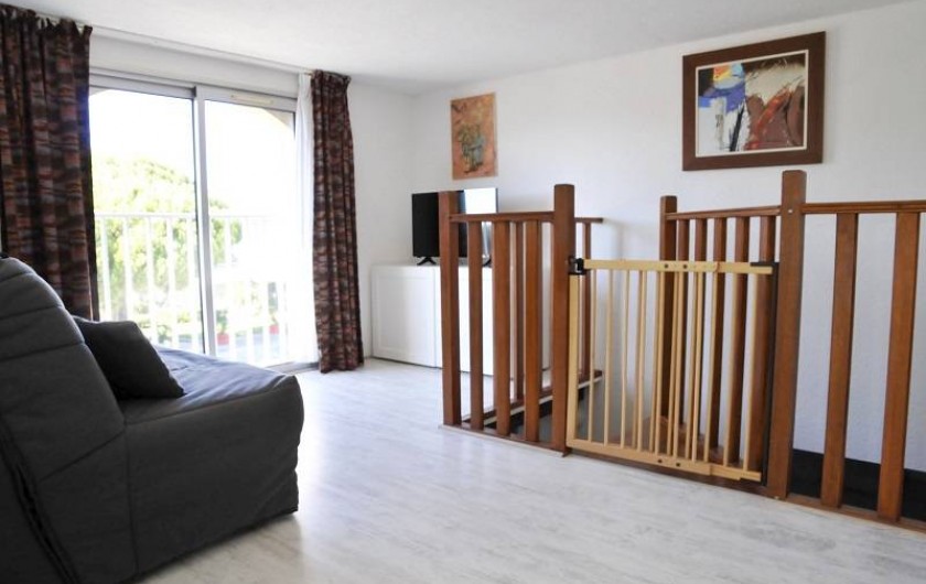 Location de vacances - Appartement à Le Grau-du-Roi - Le salon du duplex avec canapé lit 2 pers