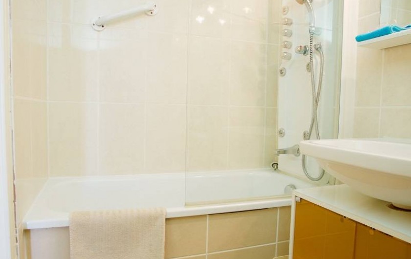 Location de vacances - Appartement à Le Grau-du-Roi - Salle de bain du duplex et studios