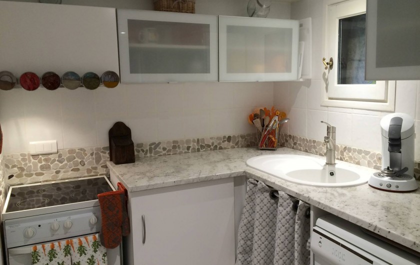 Location de vacances - Villa à Simeyrols - Cuisine ouverte, bien équipée +BBq & Plancha élec.