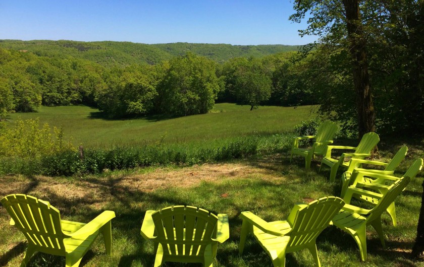 Location de vacances - Villa à Simeyrols - Maison sur une colline avec vue sur une jolie combe aux biches