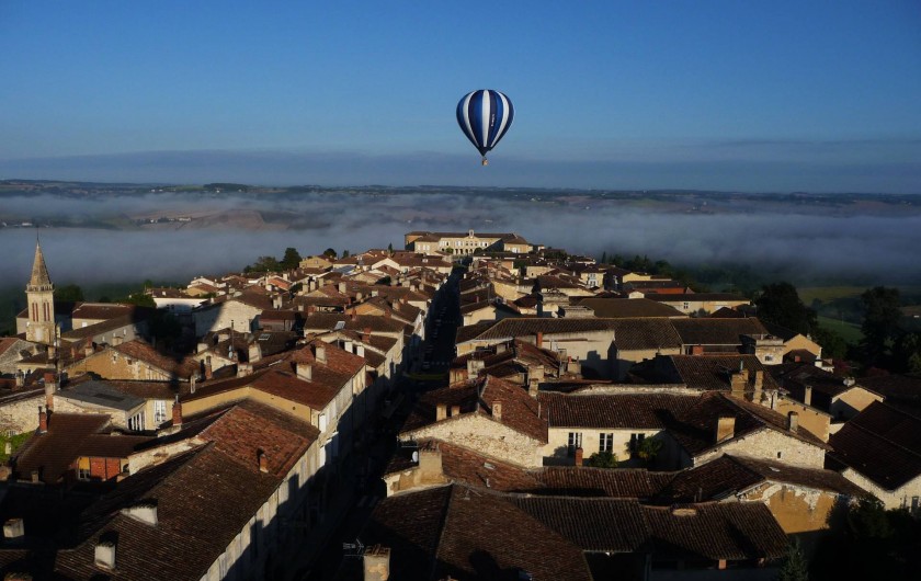 Location de vacances - Gîte à Lectoure - Lectoure vue du ciel