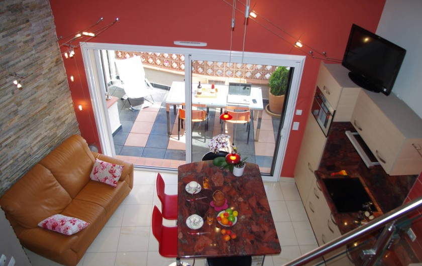 Location de vacances - Gîte à Cerbère - Cuisine avec accès direct sur la terrasse