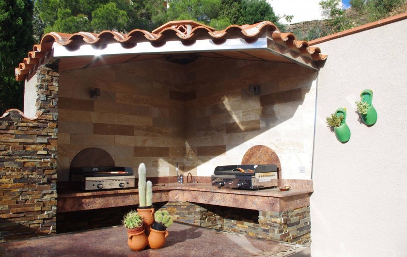 Location de vacances - Gîte à Cerbère - Cuisine extérieure et commune avec 2 planchas