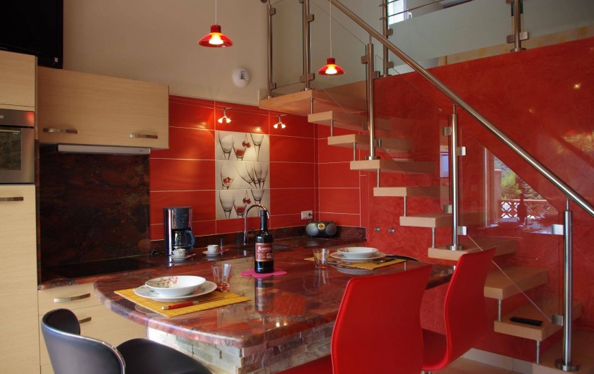 Location de vacances - Gîte à Cerbère - Cuisine tout équipée îlot central