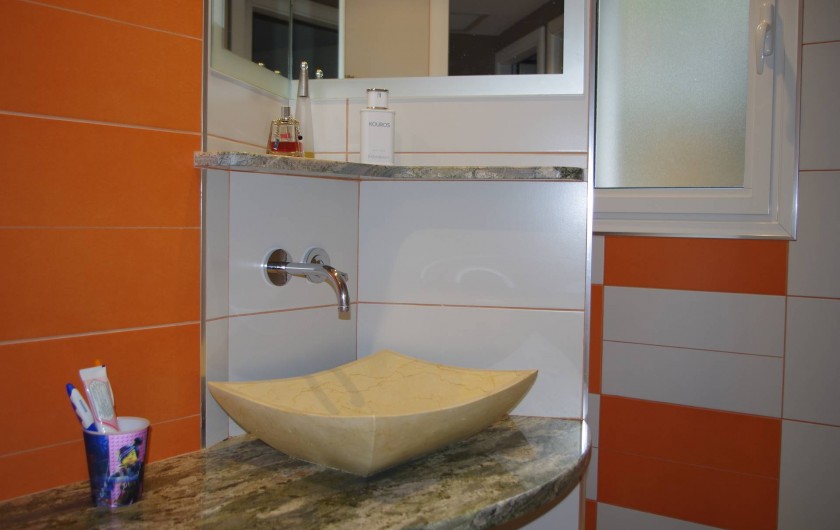 Location de vacances - Gîte à Cerbère - Salle d'eau avec douche à l'italienne spacieuse