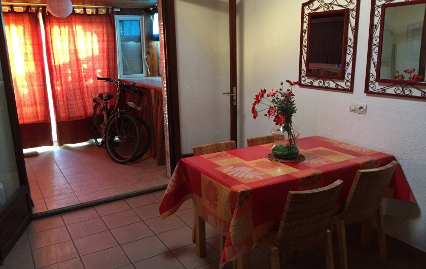 Location de vacances - Villa à Le Barcarès - Séjour et véranda