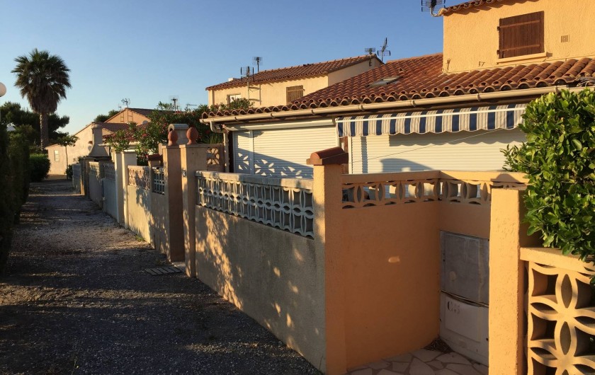 Location de vacances - Villa à Le Barcarès - Entrée sur la terrasse