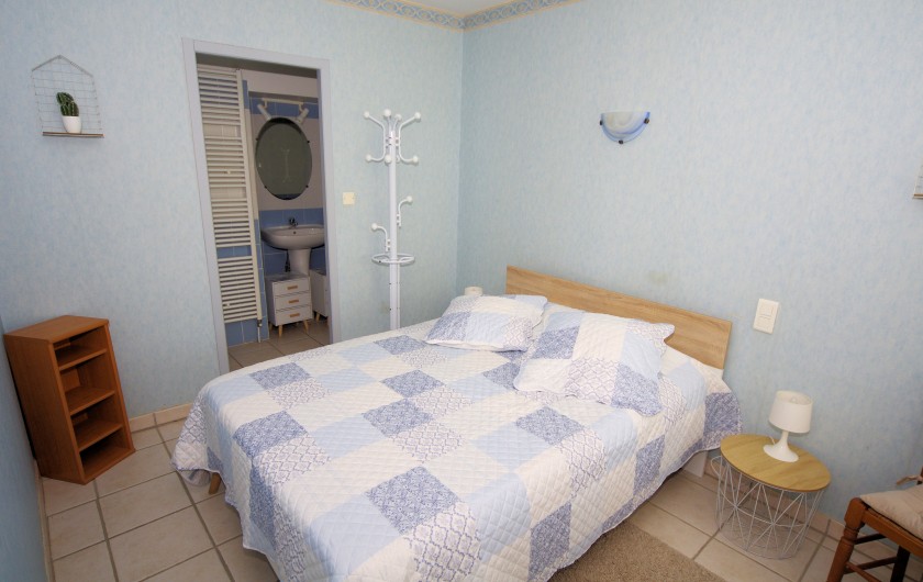 Location de vacances - Gîte à Faycelles - Chambre avec salle d'eau du gîte 37 m²