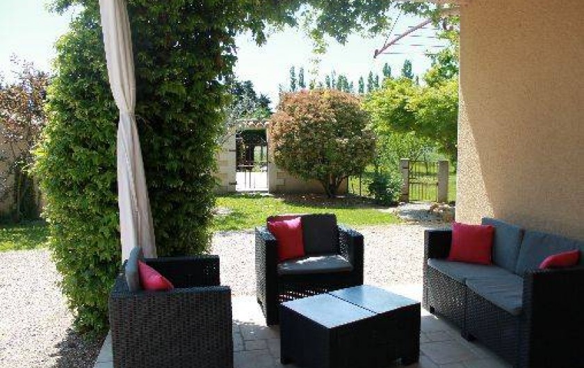 Location de vacances - Mas à Cabannes - Coin détente / terrasse
