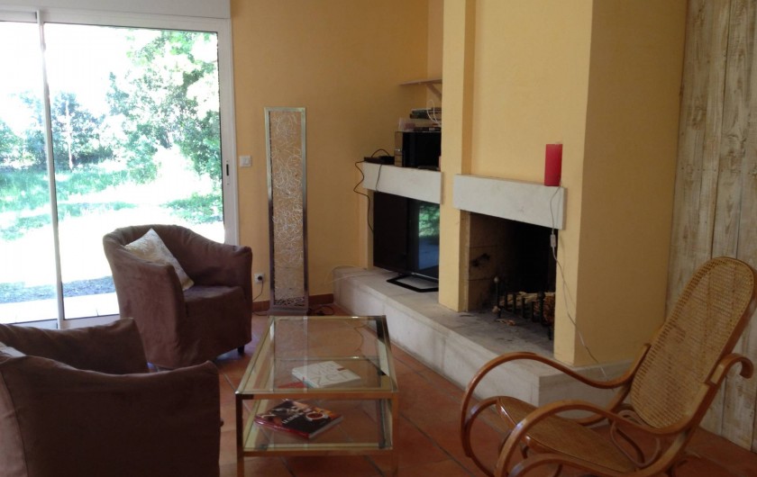 Location de vacances - Maison - Villa à Arpaillargues-et-Aureillac - séjour-cuisine- TV