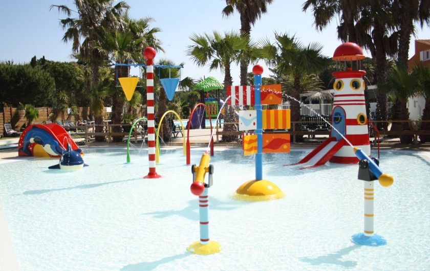 Location de vacances - Camping à Le Barcarès - Une pataugeoire ludique pour le bonheur des plus petits !