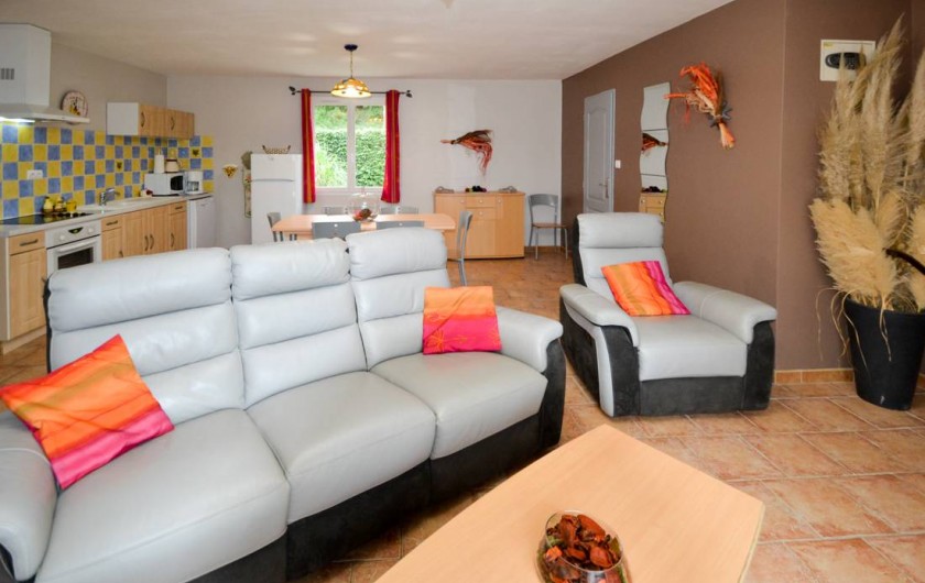 Location de vacances - Villa à Saint-Martin-d'Ardèche - cuisine / salon dans un des logement.