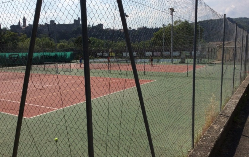 Location de vacances - Villa à Saint-Martin-d'Ardèche - tennis ( gestion communale) 200M de la maison