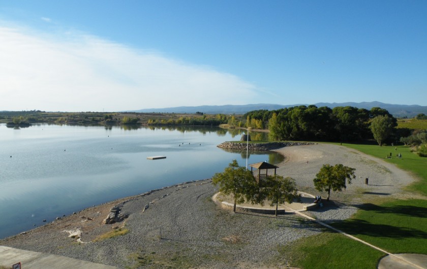 Lac de Jouarres ( juillet et aôut la plage est surveillée par des MNS)