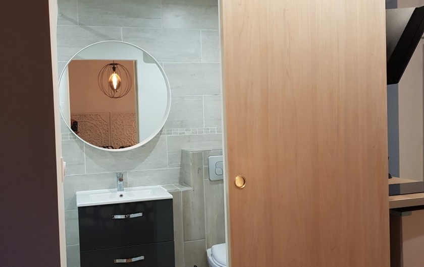 Location de vacances - Appartement à Saint-Montan - Salle de Bain équipée: sèche cheveux, serviettes