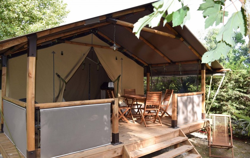 Location de vacances - Camping à Surgères - Tente Lodge, 5 pers. 2 chambres
