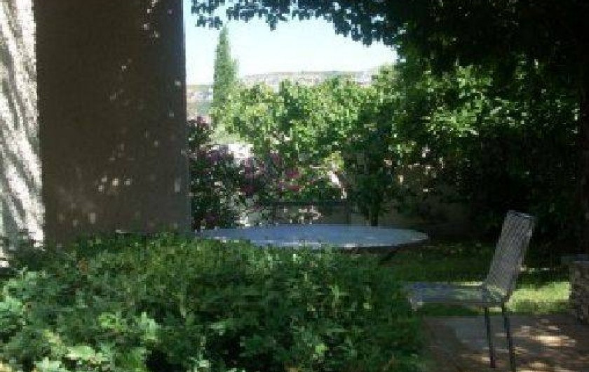 Location de vacances - Villa à Aubenas - Terrasse ombragée