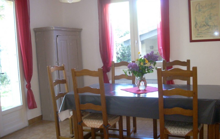 Location de vacances - Villa à Aubenas - Séjour côté jardin