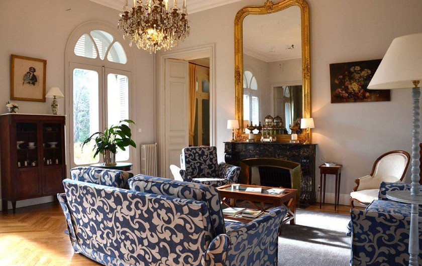 Location de vacances - Maison - Villa à Bessan - The large living room with blue comfortable sofas