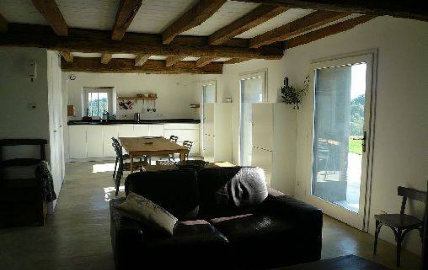 Location de vacances - Gîte à Lucq-de-Béarn - Rez de chaussée du gîte avec vue sur la cuisine