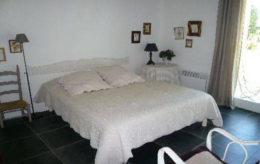 Location de vacances - Gîte à Lucq-de-Béarn - Chambre avec lit de 160 avec accès direct au jardin