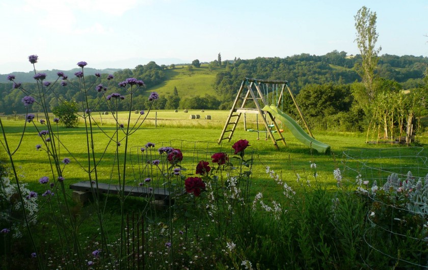 Location de vacances - Gîte à Lucq-de-Béarn - Jardin et jeux pour les enfants