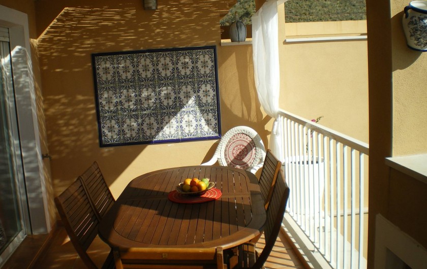 Location de vacances - Maison - Villa à Torrox Costa - Balcon avec table possibilité 9 personnes.