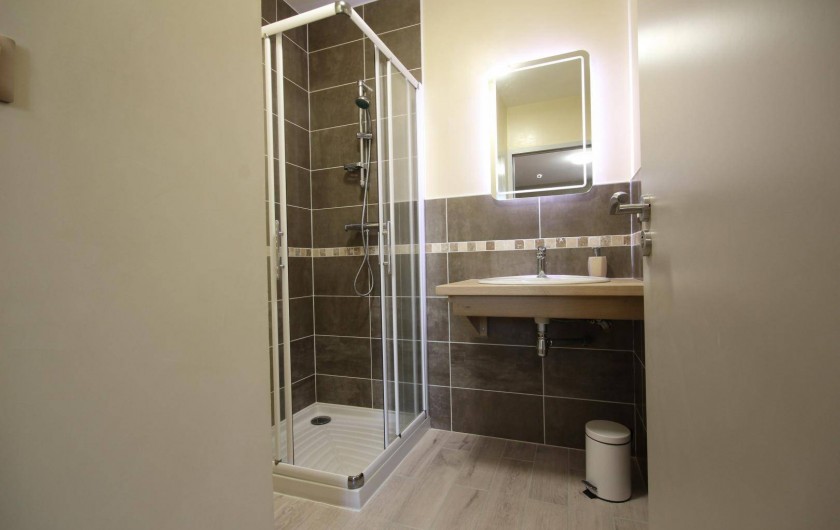 Location de vacances - Gîte à Châtillon-en-Bazois - SDB chambre 4