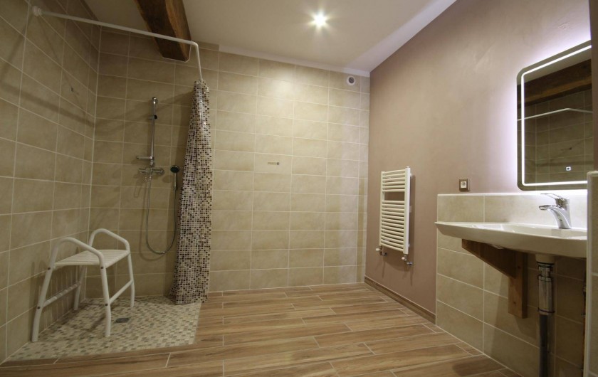 Location de vacances - Gîte à Châtillon-en-Bazois - SDB chambre 5