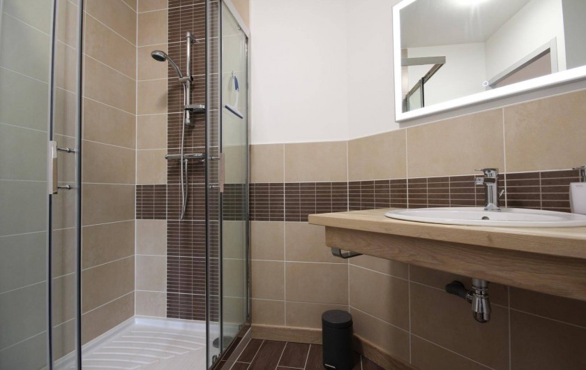 Location de vacances - Gîte à Châtillon-en-Bazois - SDB chambre 1