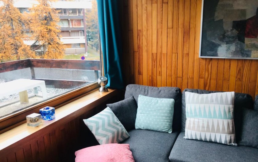 Location de vacances - Appartement à Les Claux - Salon avec vue terrasse sur montagne
