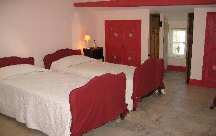 Location de vacances - Chambre d'hôtes à Fabrègues - Au 2 ème étage, deux lits séparés pour le confort de chacun.