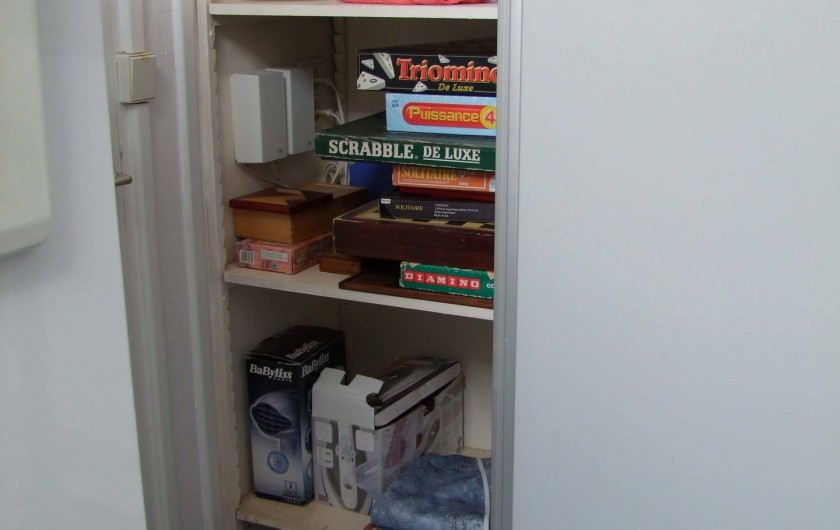 Location de vacances - Gîte à Pleudihen-sur-Rance - Placard  jeux,  Sèche-cheveux Fer à repasser