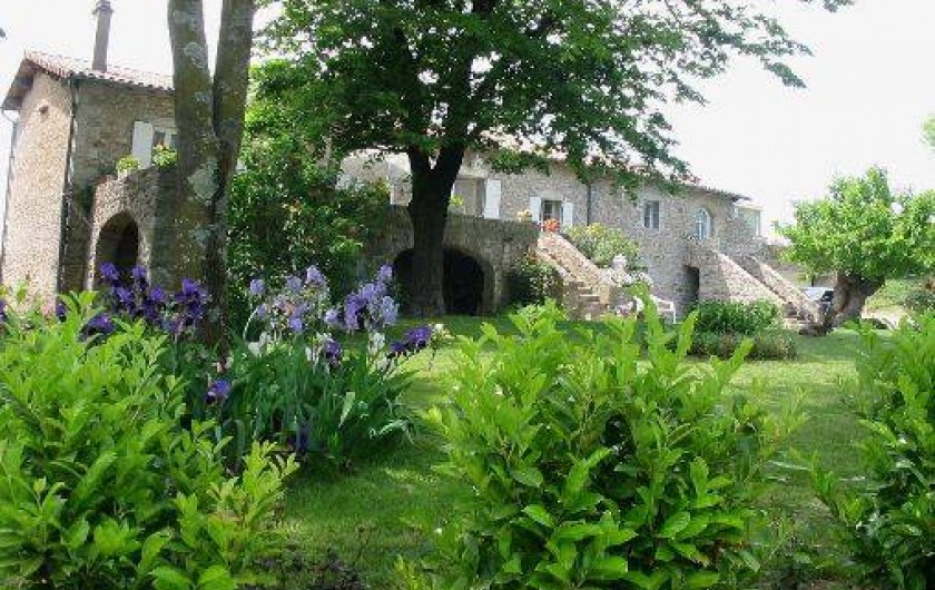 Location de vacances - Gîte à Meyras - Vue d'ensemble de la maison, 2° escalier à D gîte