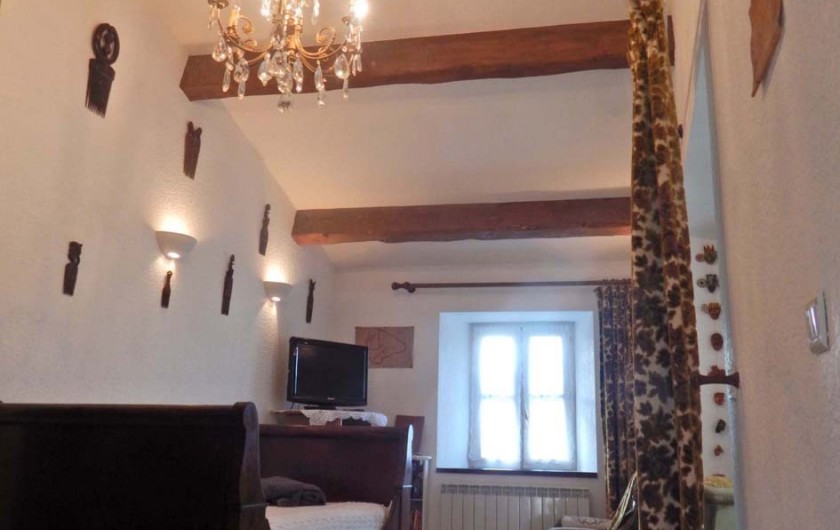 Location de vacances - Gîte à Meyras - petit salon avec un lit en 90. Télé - lecteur DVD - connexion wifi