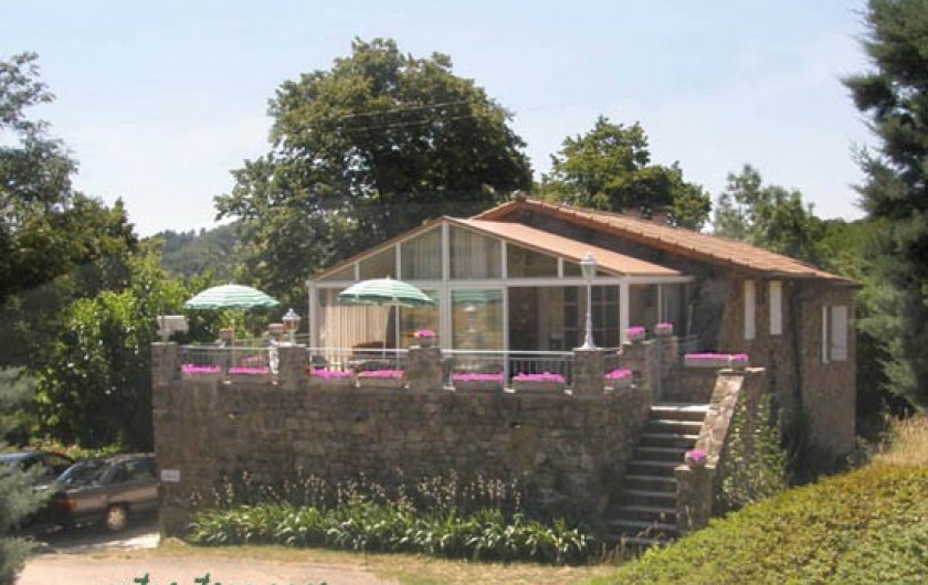 Location de vacances - Gîte à Meyras - Votre terrasse (accès aussi au gîte par ce 2ème escalier.