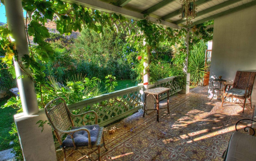 Location de vacances - Chambre d'hôtes à Marseille - la terrasse des chambres d'hôtes dans les calanques de marseille