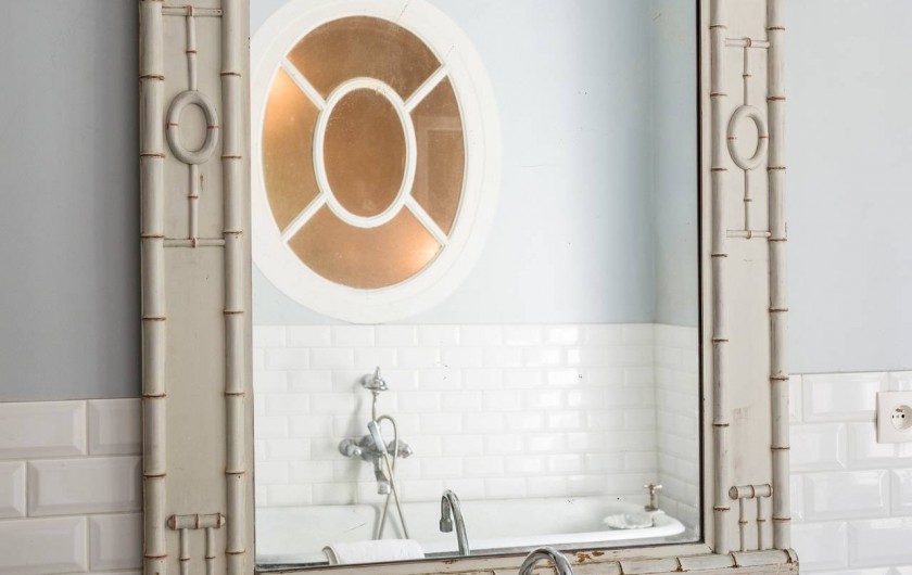 Location de vacances - Chambre d'hôtes à Marseille - l'une des salle de bains