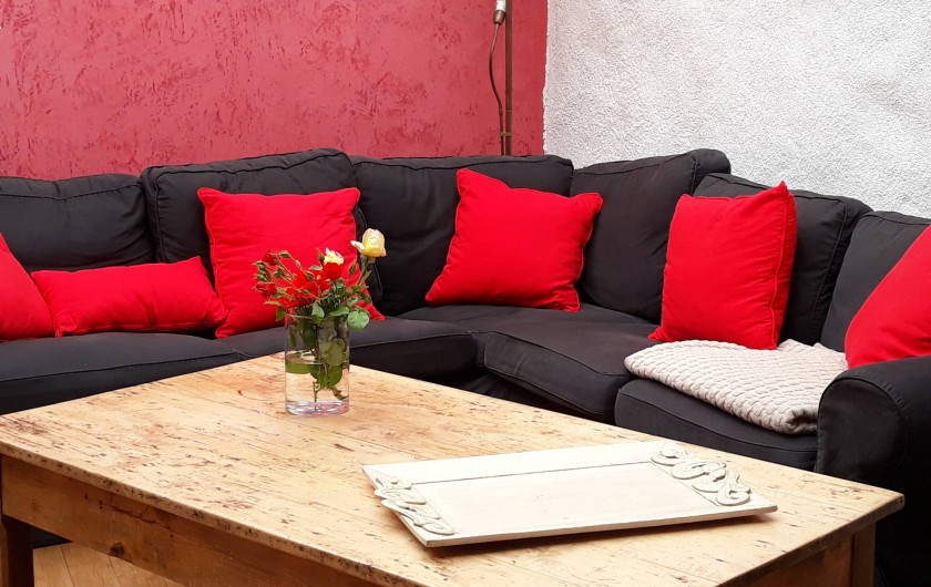 Location de vacances - Gîte à La Cresse - Le SALON rouge et noir.