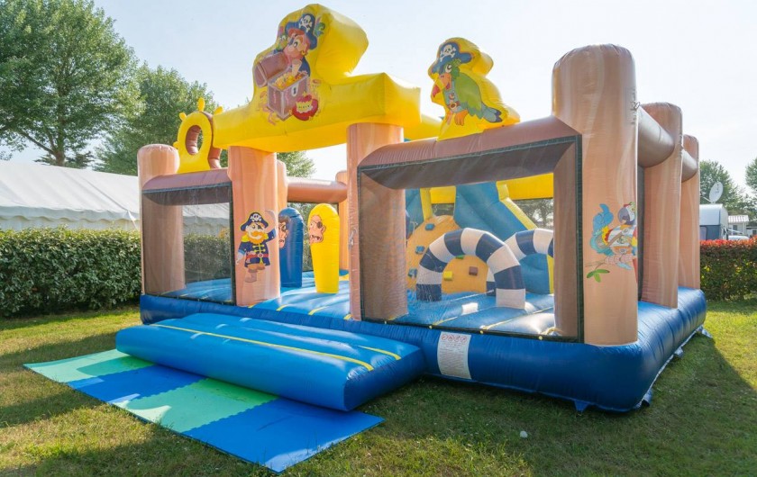 Location de vacances - Camping à Guérande - chateau gonflable pour les enfants