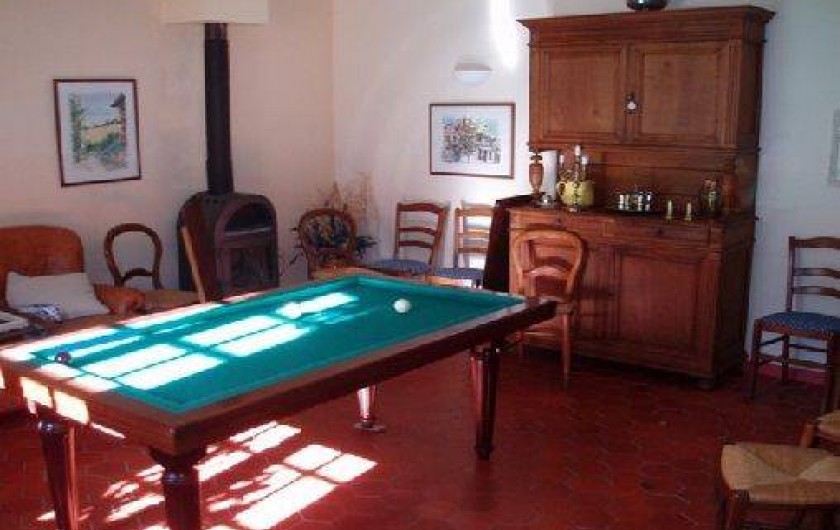 Location de vacances - Gîte à Vieussan - salle de billard avec piano du gîte de groupe, parfait réunions entre amis