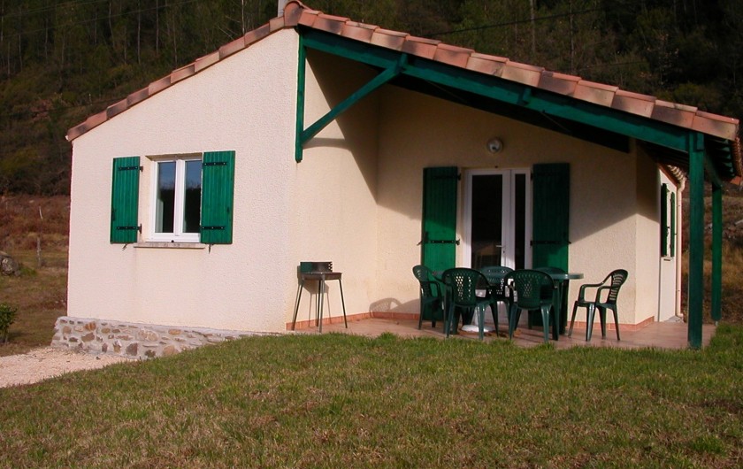 Location de vacances - Gîte à Gagnières - Terrasse avec barbecue