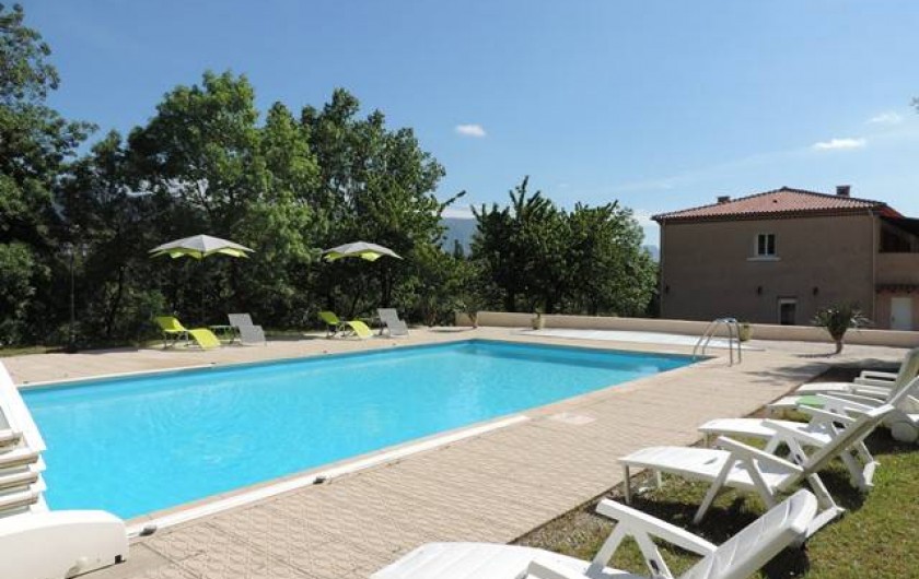 Location de vacances - Hôtel - Auberge à Saint-Paul-de-Fenouillet - la piscine