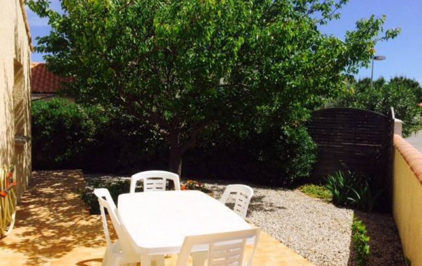 Location de vacances - Villa à Frontignan - A l'ombre de l'abricotier, vous pourrez prendre votre petit déjeuner!
